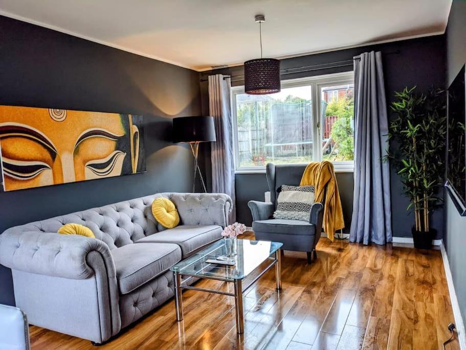 Hidden Gem !Stunning 3 Bedroom Home In Sheffield Handsworth Exterior photo